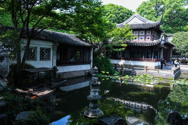 留园：中国四大名园之一，建筑与自然的完美融合
