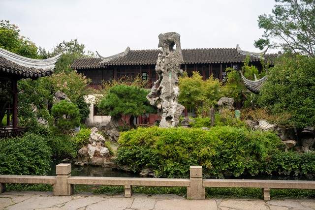 留园：中国四大名园之一，建筑与自然的完美融合