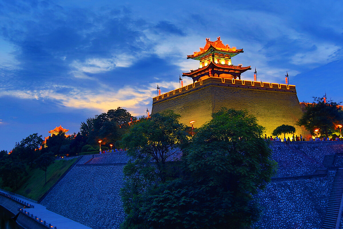西安城墙：历史的印记与城市的守护者