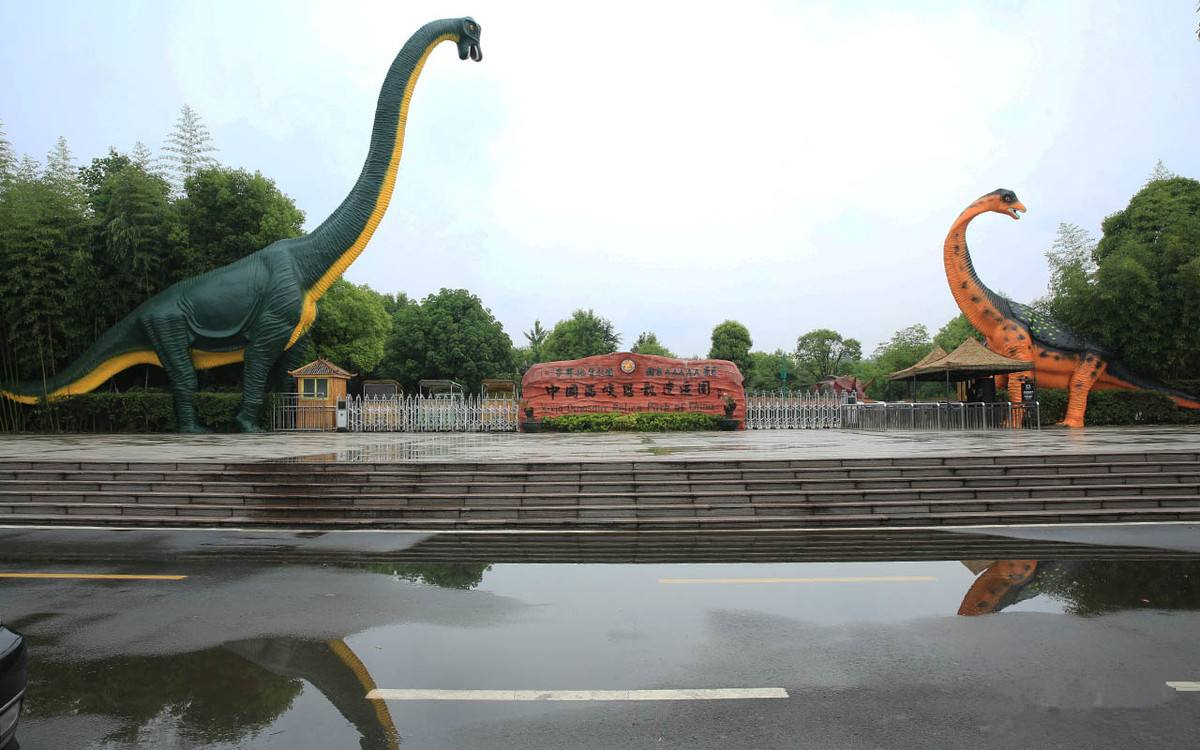 探秘东方侏罗纪：恐龙文化主题乐园之旅