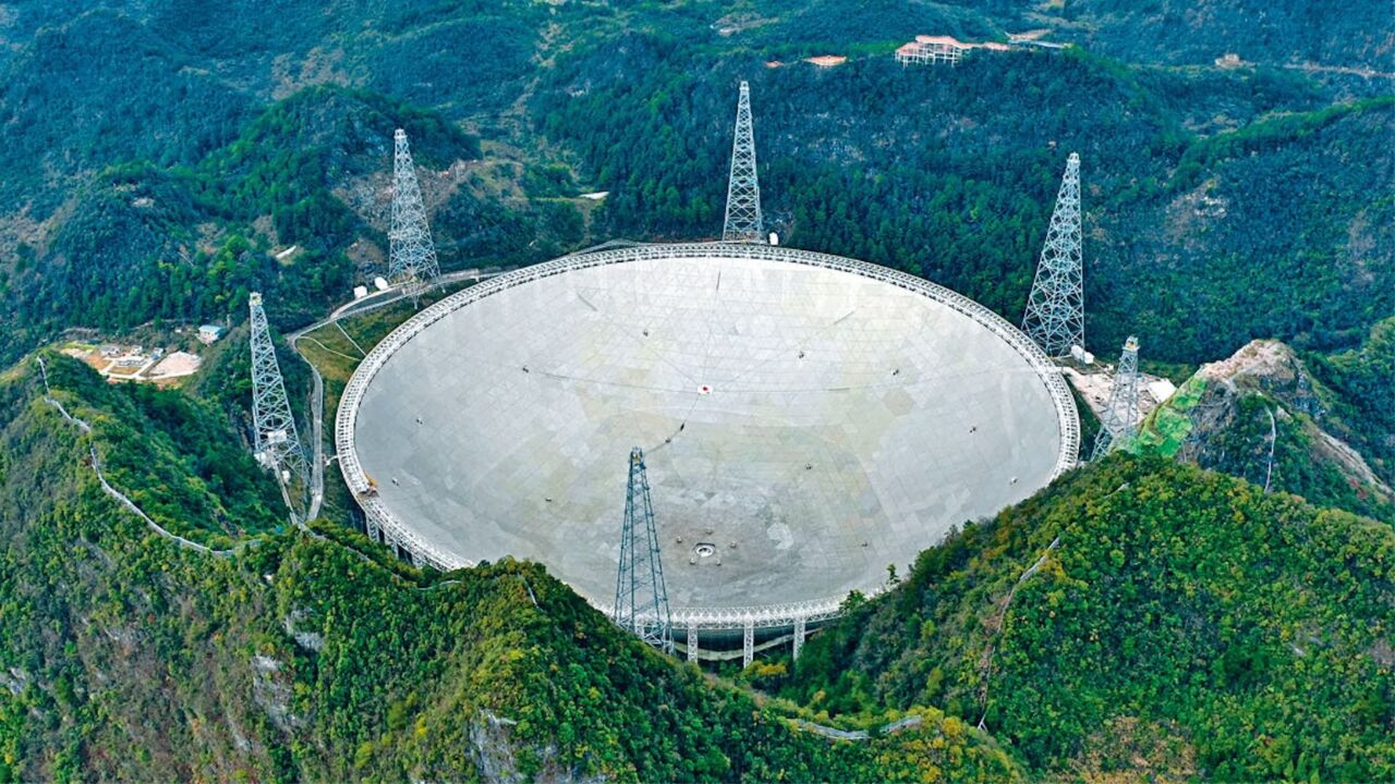 中国FAST：世界最大单口径球面射电望远镜的壮丽与魅力