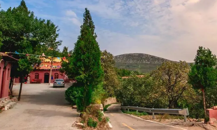 白龙寺风景区：祈福禅修胜地，历史文化与自然风光交相辉映